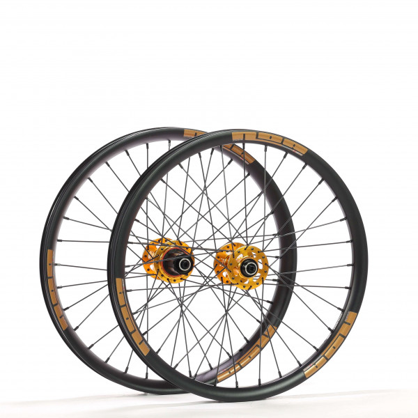 NOA Rough 30 OS 20/24/26 Zoll Laufradsatz mit NOA EVO-003 Naben 20" (Custom)