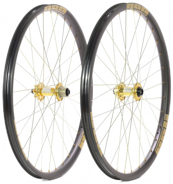 NOA DHC 30 Downhill Carbon Laufradsatz mit 120 klicks DH Naben (Custom) *12x150/157*