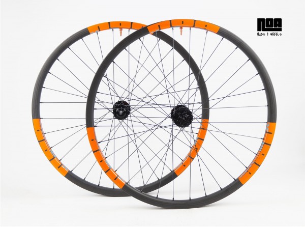 NOA EC 30 Carbon Laufradsatz mit Light Ride Naben